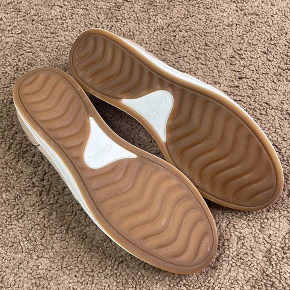 Clarks Tan Canvas Cloudsteppers slip-ons - Picture 5 of 6